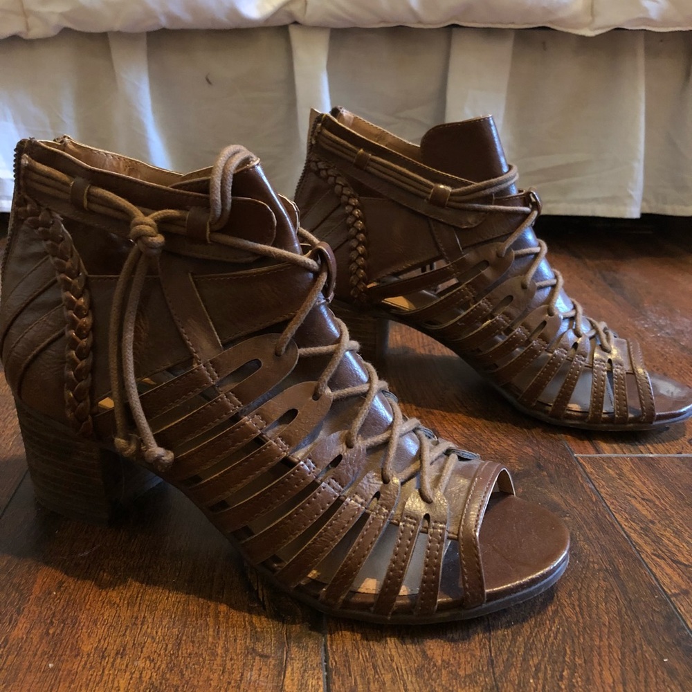Sandal peep toe heels